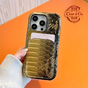 Funda de lujo para teléfono de piel con diseño de serpiente y dragón, tarjetero, diseño mítico en relieve, protección resistente.