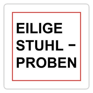 Può includere: Un adesivo quadrato bianco con bordo rosso. Presenta il testo tedesco "EILIGE STUHL - PROBEN" in grassetto nero, indicando un contesto medico o di laboratorio.
