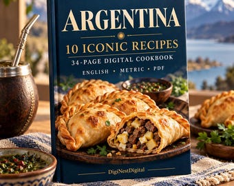 Puede incluir: Un libro de cocina digital azul oscuro titulado ARGENTINA 10 ICONIC RECIPES 34-PAGE DIGITAL COOKBOOK ENGLISH METRIC PDF. La portada presenta texto dorado y una fotografía de empanadas doradas en un plato de madera con salsa verde.