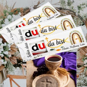 Peut inclure: Image avec trois cartes rectangulaires blanches avec l'inscription "du da bist" et un motif arc-en-ciel. En dessous, un calice avec du liquide rouge, des raisins et un bol avec une croix.