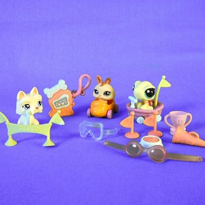 LPS Littlest Pet Shop Authentic Speedy Tails Racecourse Set