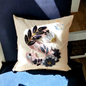 Perforadora de letras, funda de almohada hecha a mano, flores con aguja perforada, almohada decorativa, almohada decorativa de Pinterest, almohada bordada, INDIVIDUAL