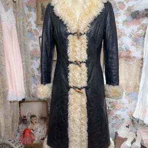 Women Vintage Black Leather Shearling Coat Long Penny Lane Coat Toggle Duffle Coat Boho Fur Trimmed Real Leather Trench Coat Gifts for Her