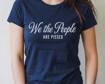 Wir das Volk sind angepisst T-Shirt | Politisches Statement T-Shirt