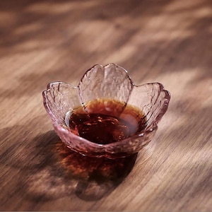 Ciotola per salsa di soia Pink Sakura, ciotola in vetro martellato, elegante decorazione per la tavola.