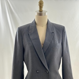 Vintage Grauer 80er Kurze Blazer Zweireihige Wolljacke 90er Jahre Minimalistisch Geschnittener Mantel Klassischer Business Chic Blazer