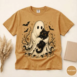 Comfort Colors® Halloween spökkatt-tröja, spökehållande svart katt-tröja, läskig säsong kattälskare-gåva, vintage Halloween-grafik-tröja, spöke Mustard