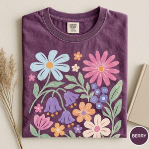 Comfort Colors® Retro blommig skjorta, Vintage folkkonstblommig t-shirt, Boho blommig grafisk t-shirt, Söt vildblommig skjorta, Cottagecore vildblommor
