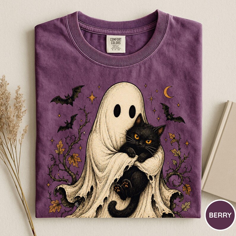 Comfort Colors® Halloween spökkatt-tröja, spökehållande svart katt-tröja, läskig säsong kattälskare-gåva, vintage Halloween-grafik-tröja, spöke Berry