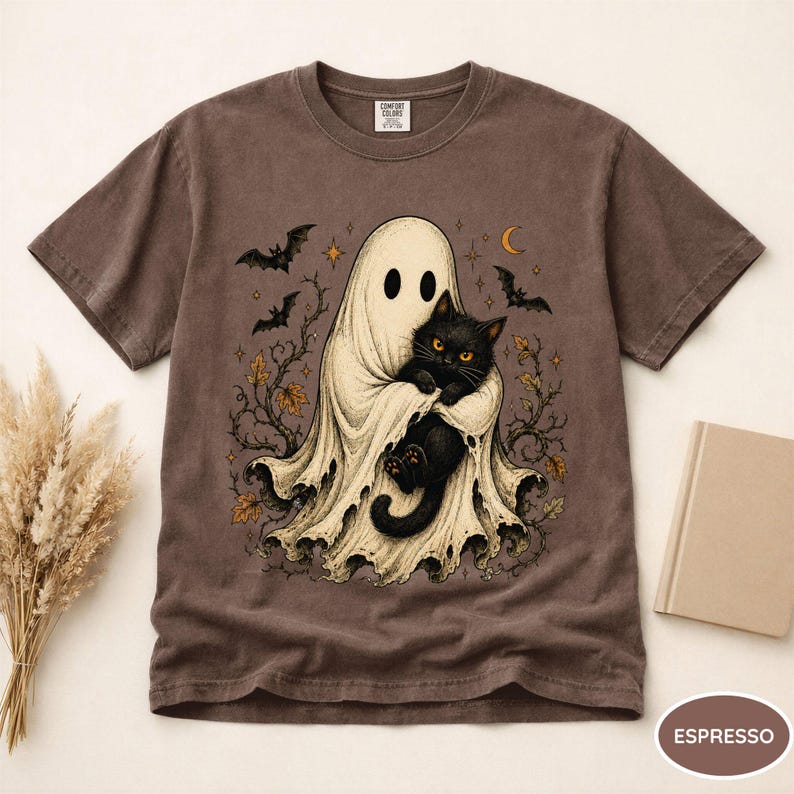 Comfort Colors® Halloween spökkatt-tröja, spökehållande svart katt-tröja, läskig säsong kattälskare-gåva, vintage Halloween-grafik-tröja, spöke Espresso