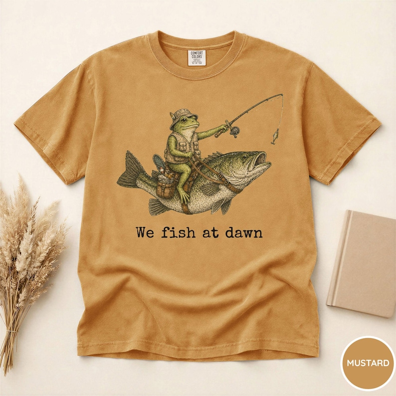 Comfort Colors® rolig fisketröja, pappafisketröja, fiskartröja, sjölivströja, abborrfisketröja, gåva för fiskeälskare, fisketröja Mustard