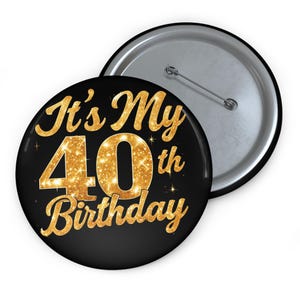 Spilla per il 40° compleanno, bomboniere personalizzate, spilla per festeggiare un traguardo importante, distintivo per compleanni, idea regalo per il 40°, spilla da bavero per il 40° compleanno