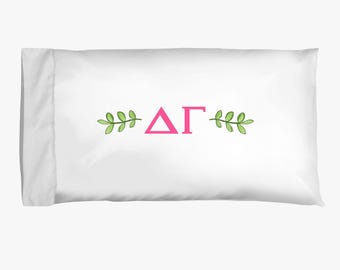 Funda de almohada con letras griegas, ropa de cama de la hermandad Delta Gamma, decoración para dormitorio universitario, regalo de reclutamiento de DEE GEE, funda de almohada de la hermandad Delta Delta Delta