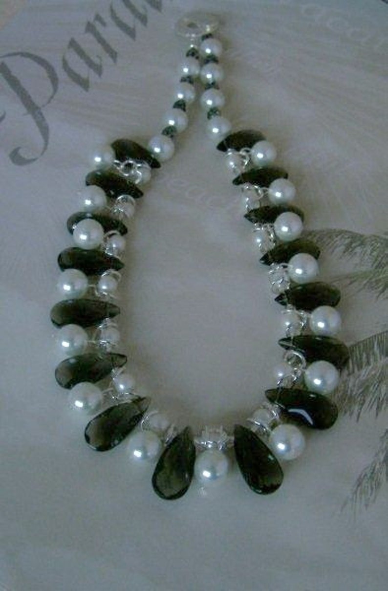 Elegant Pearl and Smokey Black Teardrop Necklace