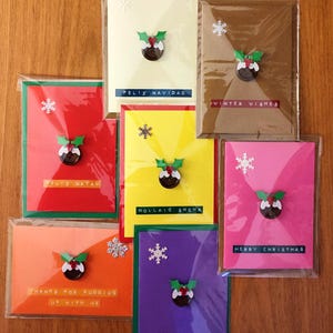 Süße handgemachte A6 Weihnachtskarte mit Umschlag, Button Pudding, Stechpalme, sieben Farben, personalisierter Gruß, sieben Farben, innen blanko