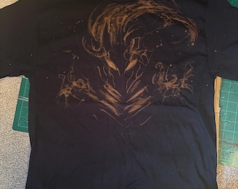 Camiseta dibujada a mano de Igris de Solo Leveling