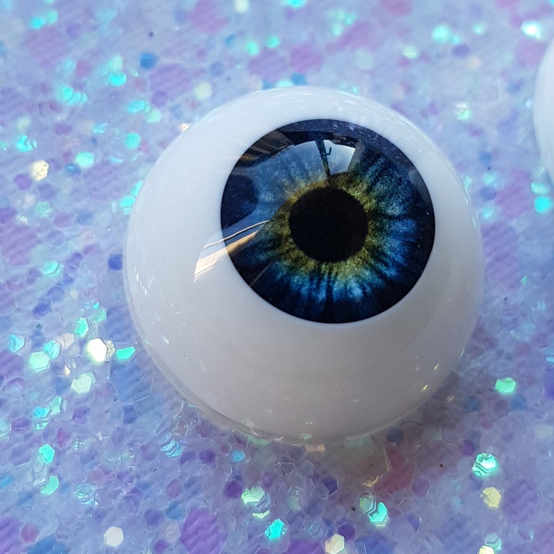 toy doll eyes