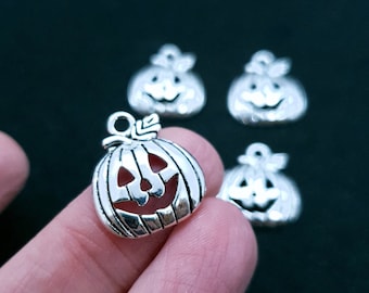 4 ciondoli silvertone halloween zucca - charms jack-o'-lantern - Spedizione veloce dal venditore del Regno Unito