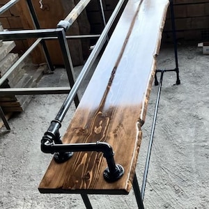 Mesa de bar estrecha con borde natural, mesa de altura de mostrador, mesa de altura de barra de madera, mesa de bar de madera recuperada para decoración de cueva de hombre