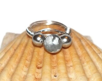 Silver Wire Ring With Pearls By Swarovski And White Howlite