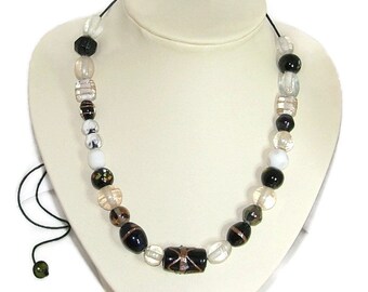 Black and white adjustable beaded necklace