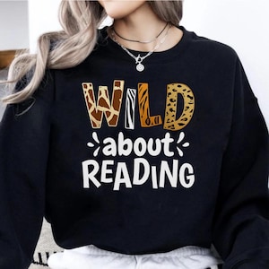 Wild über das Lesen Png, Leopard lesende Frauen Png, Wild lesen Png, Buchliebhaber Png, Bookaholic Png, Bücherwurm Png, Buch Digital Png Download