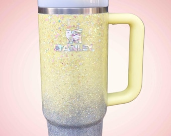 Vaso térmico de 887 ml con purpurina • Vaso con asa en tono degradado amarillo y plateado • Vaso térmico personalizado con nombre