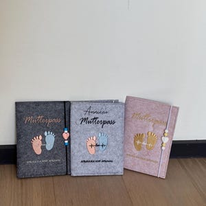 Protège-journal de maternité personnalisé – couverture en feutre avec battement de cœur et nom – cadeau de grossesse en gris ou beige