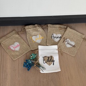 Jutebeutel personalisiert – Geschenkverpackung mit Herz – Kleine Jutetasche mit Wunschtext