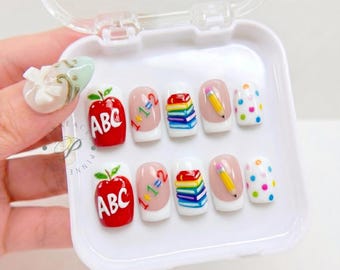 Ongles à presser pour professeur, Ongles pour la rentrée, Ongles ABC pomme, Ongles pour la salle de classe, Ongles à presser pour appréciation de l'enseignant