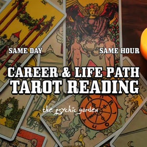 Puede incluir: Imagen de cartas del tarot con el texto "CAREER & LIFE PATH TAROT READING". Una vela encendida es visible en el fondo. Las palabras "SAME DAY" y "SAME HOUR" también están presentes.