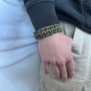 Paracord bracelet