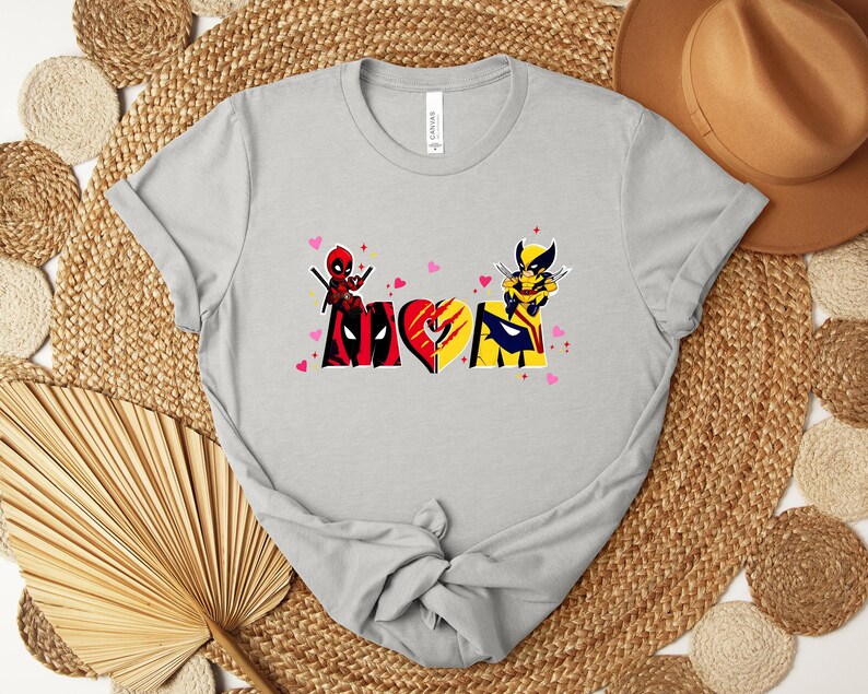 Deadpool Wolverine Mom Shirt, Superhero MOM Graphic Tee, Mothers Day Gift, Funny Comic Mom Shirt, Mom Marvel Style Tee afbeelding 6