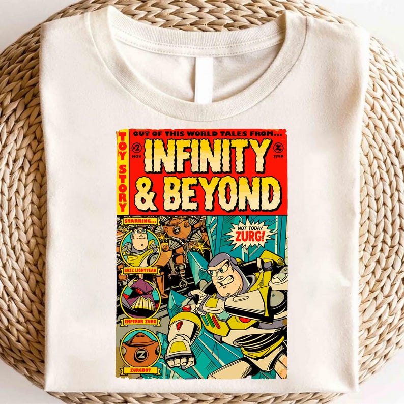 Puede incluir: Una portada de c&oacute;mic vintage con Buzz Lightyear de la franquicia Toy Story. La portada es roja, amarilla y azul con el t&iacute;tulo "Infinity & Beyond".