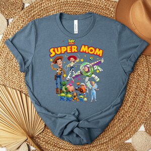 Toy Story Super Mom Shirt, Buzz Woody Jessie Mom Tee, Mothers Day Shirt, Super Mom Graphic Tee, Pixar Mom Gift Shirt bild 2