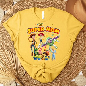 Toy Story Super Mom Shirt, Buzz Woody Jessie Mom Tee, Mothers Day Shirt, Super Mom Graphic Tee, Pixar Mom Gift Shirt bild 3