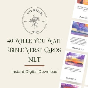 Cartões de Versículos Bíblicos Enquanto Você Espera | Cartões de Escrituras Imprimíveis NLT | Encorajamento Cristão e Fé | Confie no Tempo de Deus | Download Instantâneo