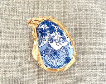 Handcrafted Oyster Ring Dish – Blue Floral Trinket Plate with Gold Edge
