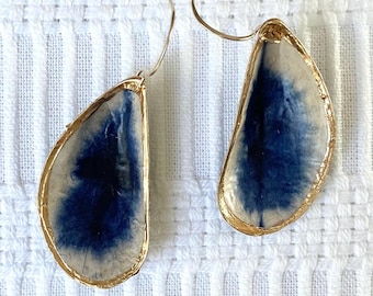 Handmade Mussel Shell Earrings – The Shiloh Blue Shibori Print w/ Gold Edge