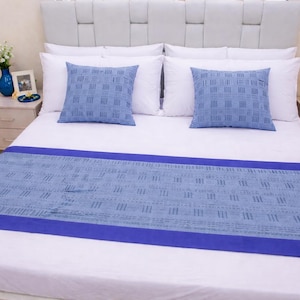 This blue bed runner in Bogolan is entirely handmade, carefully designed to offer timeless elegance to your interior.