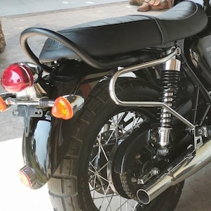 Portapacchi Triumph Bonneville T120 T100 (destro) CROMATO (T100 T120 Carb 01-08 EFI 09-16)