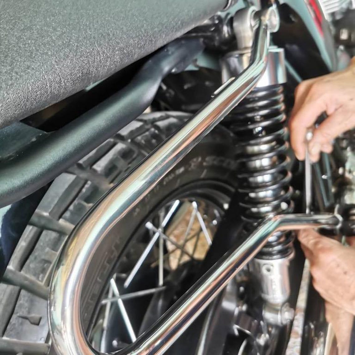 Triumph Bonneville T120 T100 Pannier Rack (PAIR) CHROME (T100 T120 Carb ...