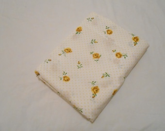 Cannon Monticello Full Flat Sheet No Iron Muslin Yellow Rose Full Bed Sheet Size 81 by 98 Inch Good Clean Condition