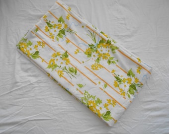 Full Flat  Floral Bed Sheet Stevens Utica No Iron Percale Flat Sheet Size 80 by 95 Inch Good Clean Condition Made in USA 70s Era