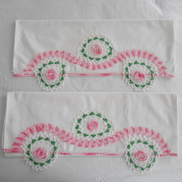 Vintage Crocheted Edge Pillowcases Beautiful Rosette Crocheted Pink Flower Pillowcases Set of 2 Med Heavy Weight Pillowcases Cleaned-Pressed