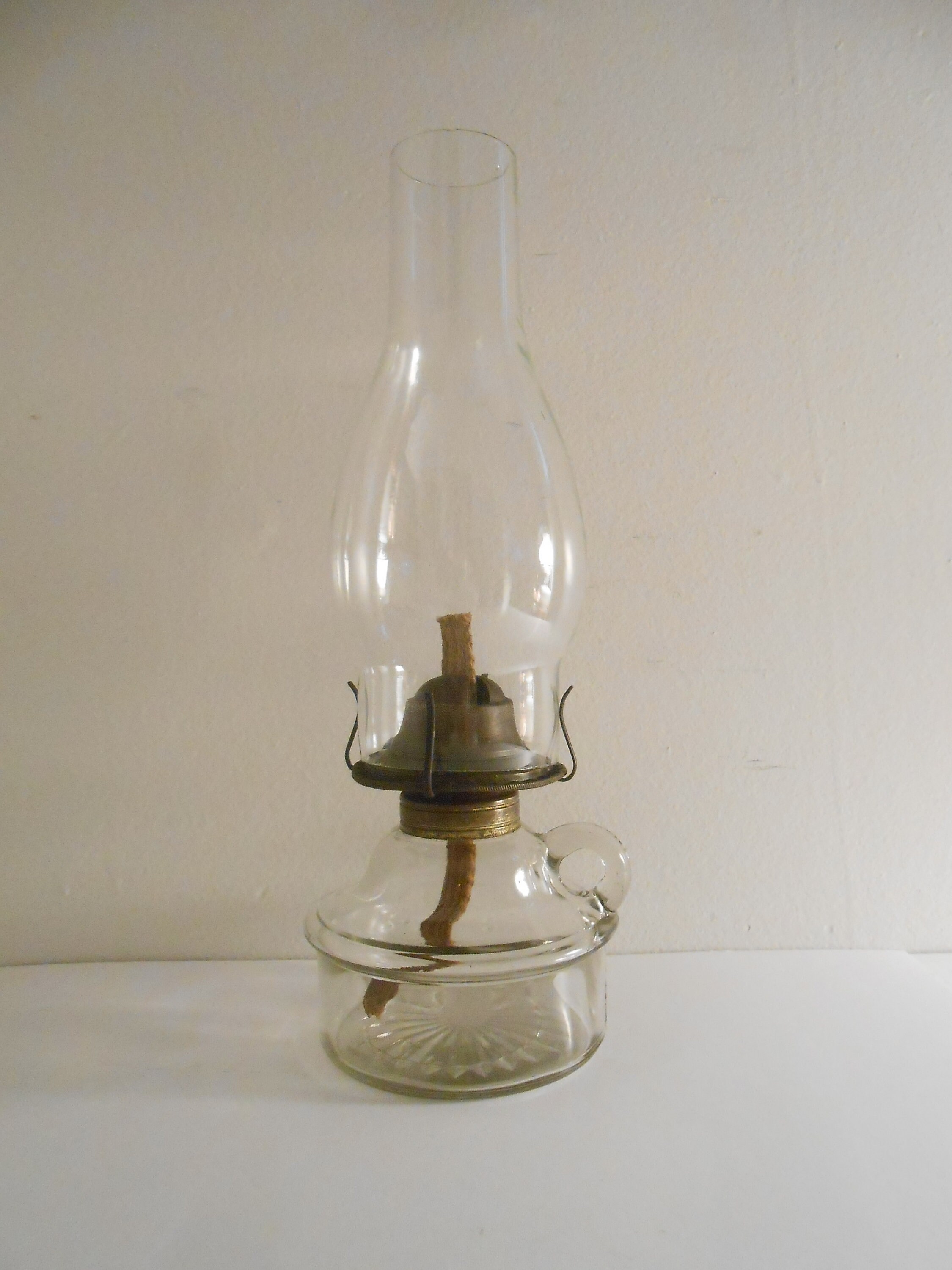 Antique Vintage Eagle Glass Oil Lamp Hurricane Farmhouse Country Good Used Condition Clean Tested Works