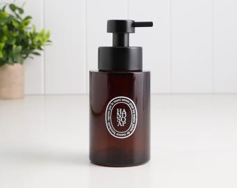 250ml アンバーガラス ソープディスペンサー（ホワイトオーバルラベル付き）| エコ詰め替えポンプボトル | 持続可能なバスルーム | 再利用可能なデザイン