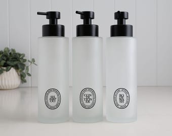 Set med 3 dispensrar i frostat glas för schampo och balsam och duschtvål med svarta ovala etiketter, 500 ml hållbar present till hemmet