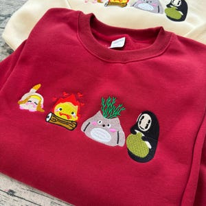 Ghibli esthetisch grafisch geborduurd sweatshirt, magisch kasteel geborduurde hoodie, op fantasieanime geïnspireerd, gehuil bewegend kasteel-shirt