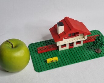 LEGO House Inspired by Model 349 Custom Build with Vintage Pieces